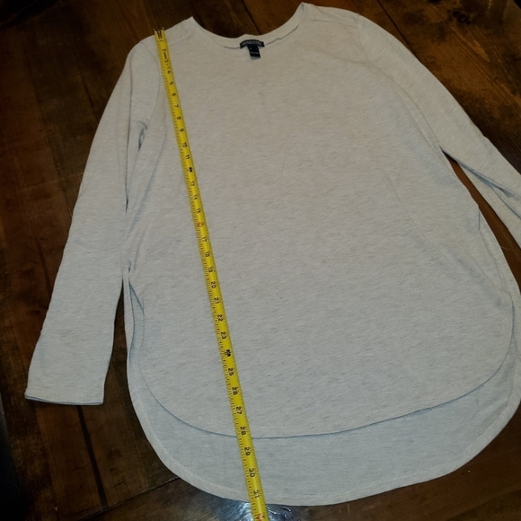 Rounded Bottom Long Sleeve Oatmeal Colored Top with Split Sides Large - Picture 7 of 10